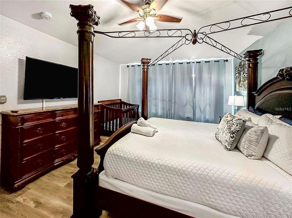 For Sale: $689,000 (6 beds, 4 baths, 2812 Square Feet)