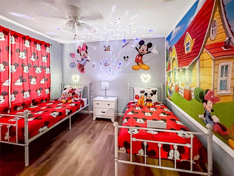 For Sale: $689,000 (6 beds, 4 baths, 2812 Square Feet)