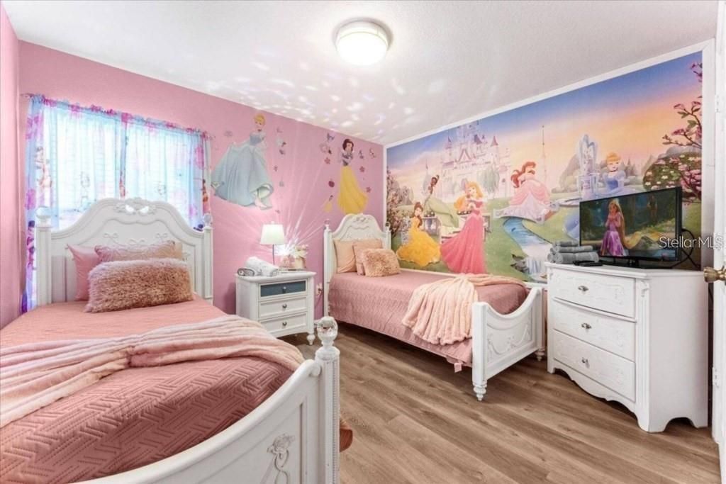 For Sale: $689,000 (6 beds, 4 baths, 2812 Square Feet)