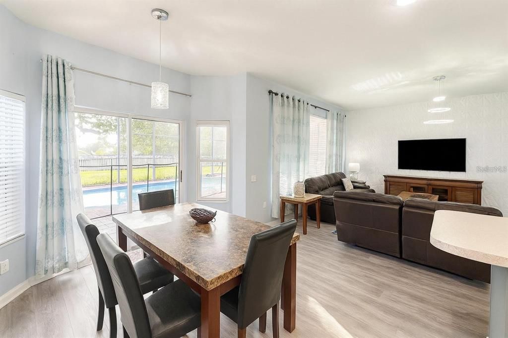 For Sale: $689,000 (6 beds, 4 baths, 2812 Square Feet)