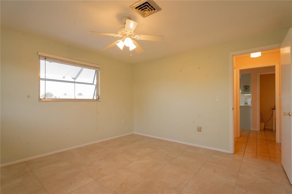 Active With Contract: $335,000 (2 beds, 2 baths, 1270 Square Feet)