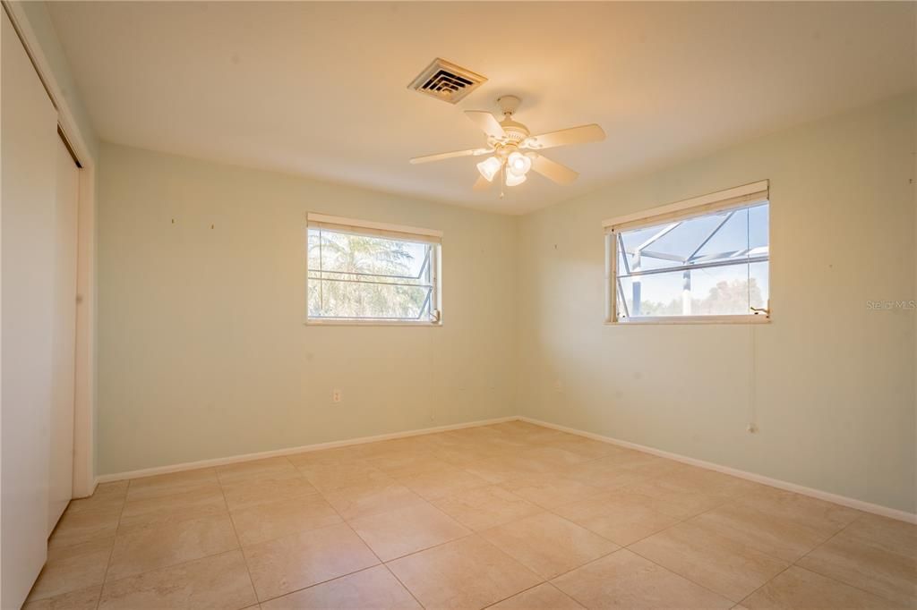 Active With Contract: $335,000 (2 beds, 2 baths, 1270 Square Feet)