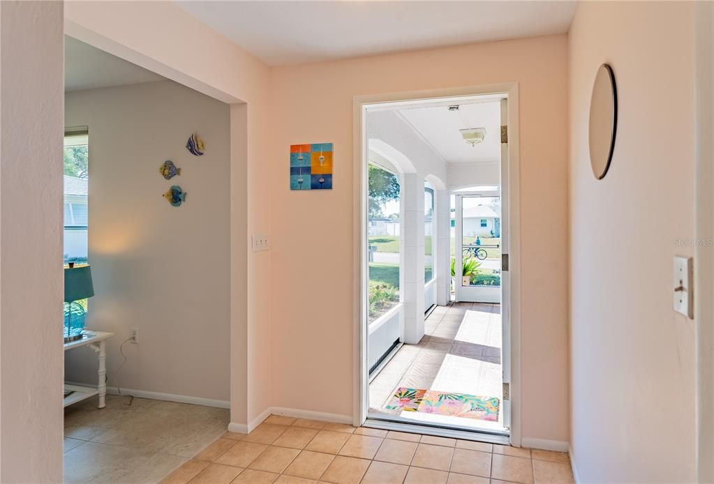 Active With Contract: $335,000 (2 beds, 2 baths, 1270 Square Feet)