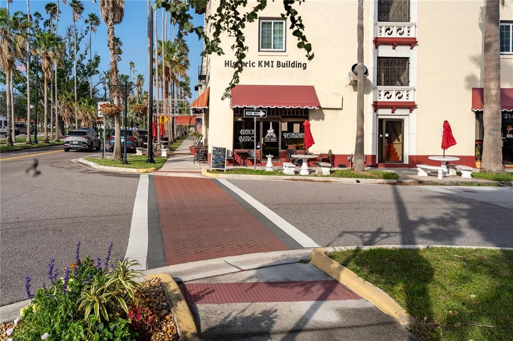 Active With Contract: $335,000 (2 beds, 2 baths, 1270 Square Feet)