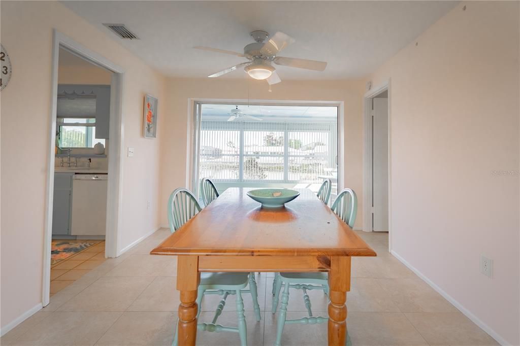 Active With Contract: $335,000 (2 beds, 2 baths, 1270 Square Feet)