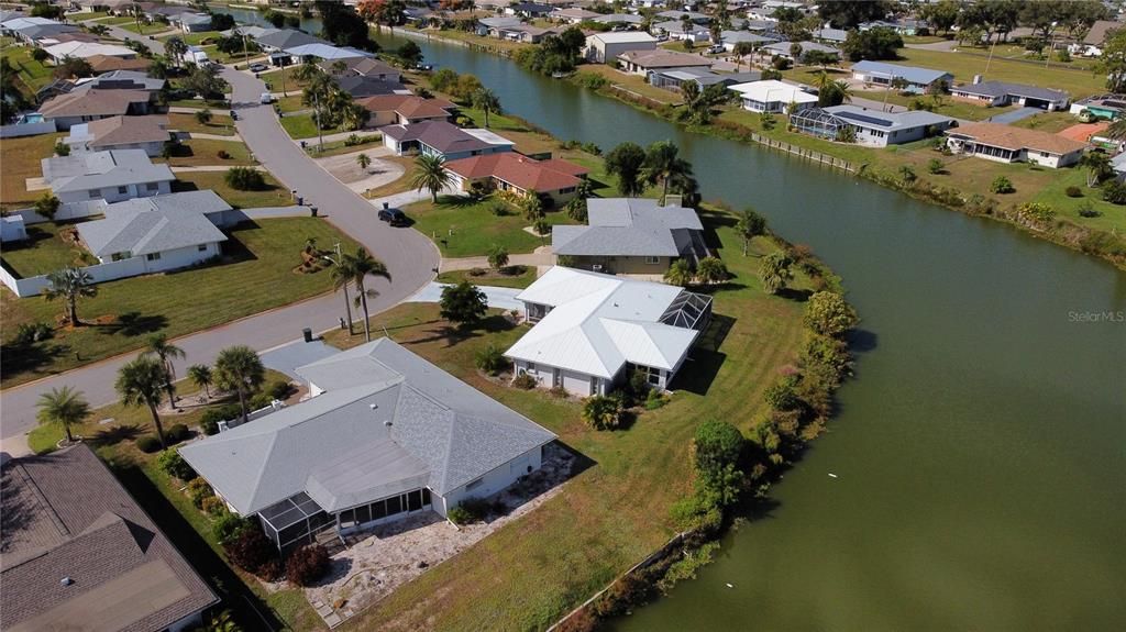 Active With Contract: $335,000 (2 beds, 2 baths, 1270 Square Feet)