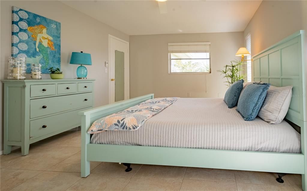 Active With Contract: $335,000 (2 beds, 2 baths, 1270 Square Feet)