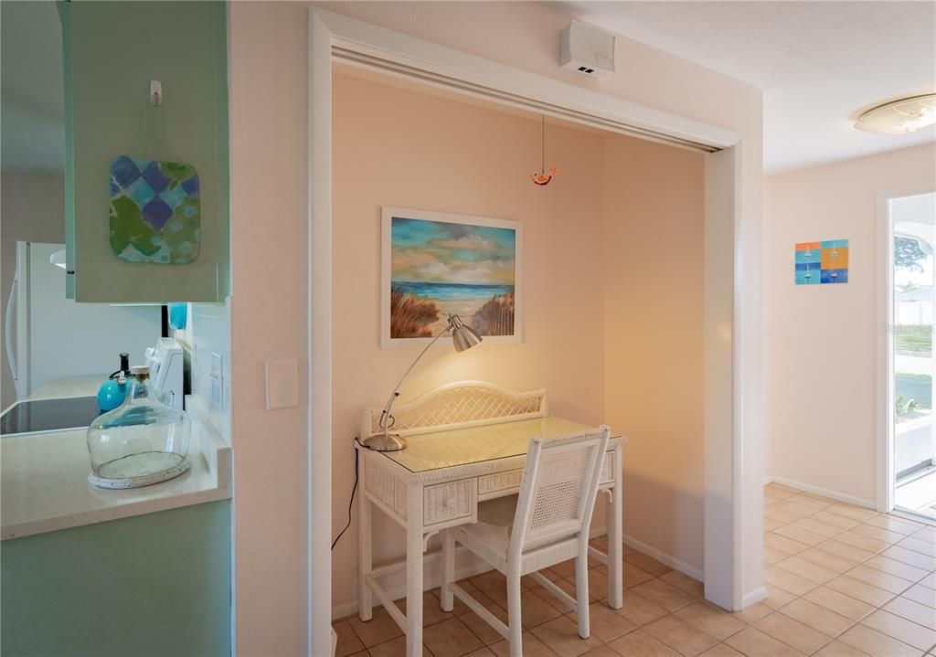 Active With Contract: $335,000 (2 beds, 2 baths, 1270 Square Feet)