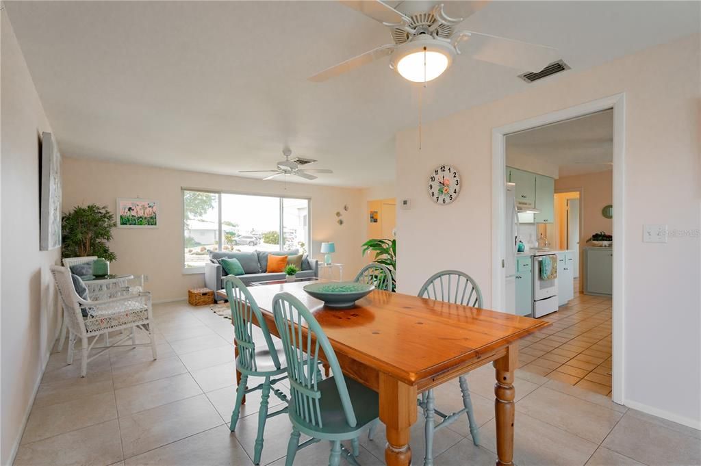 Active With Contract: $335,000 (2 beds, 2 baths, 1270 Square Feet)