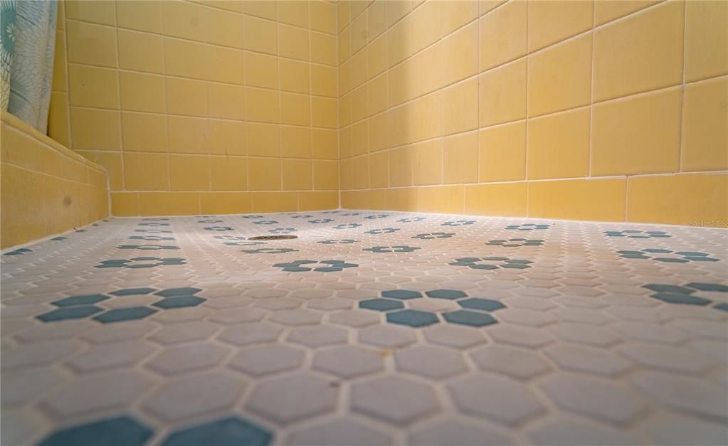 Active With Contract: $335,000 (2 beds, 2 baths, 1270 Square Feet)