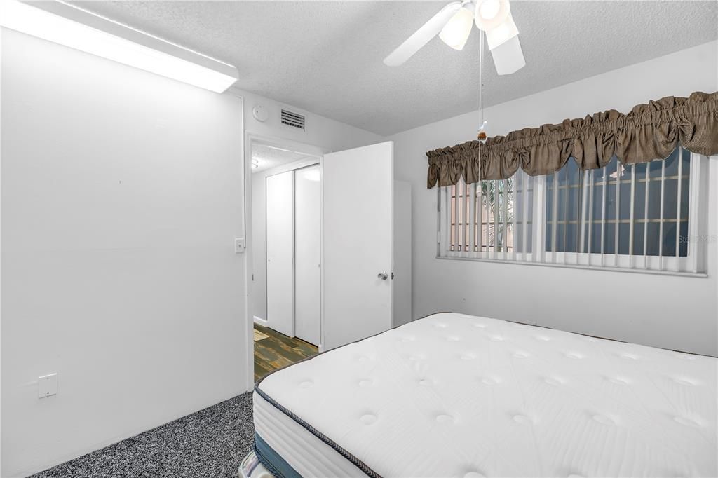 Под контрактом: $165,000 (2 спален, 2 ванн, 1050 Квадратных фут)