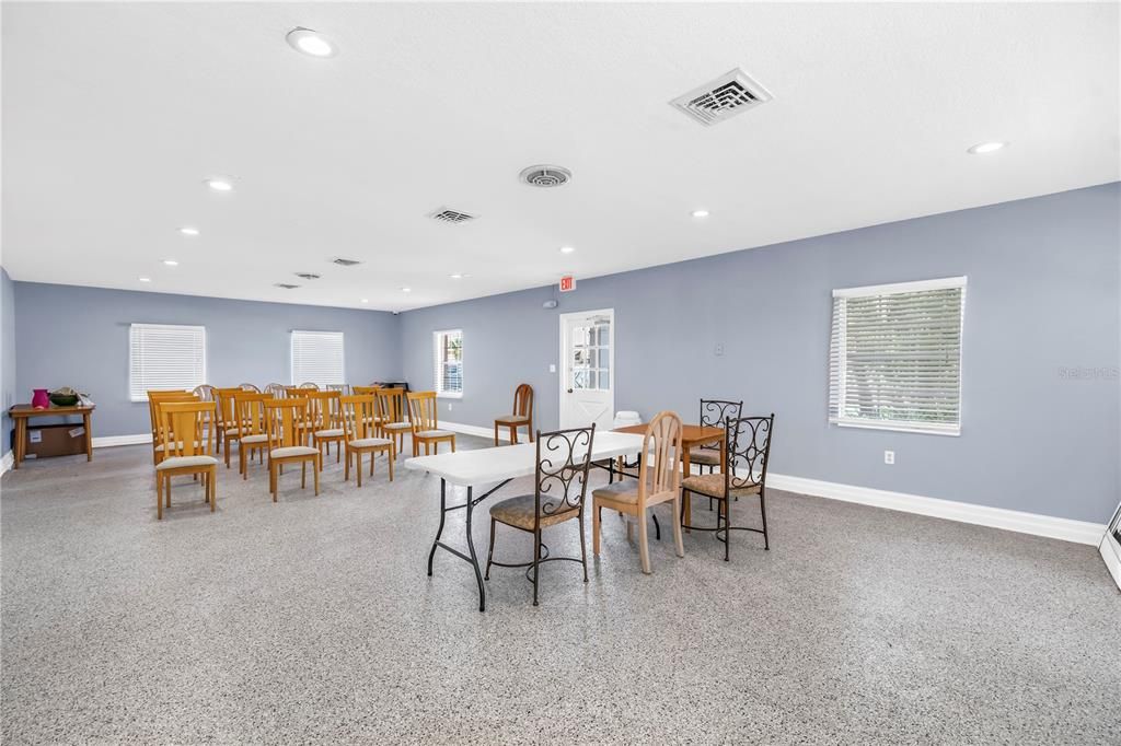 Под контрактом: $165,000 (2 спален, 2 ванн, 1050 Квадратных фут)