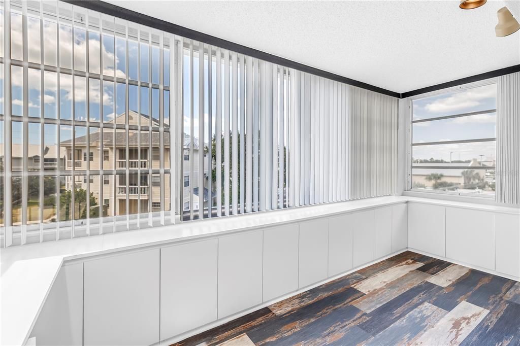 Под контрактом: $165,000 (2 спален, 2 ванн, 1050 Квадратных фут)