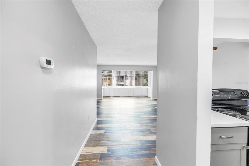 Под контрактом: $165,000 (2 спален, 2 ванн, 1050 Квадратных фут)