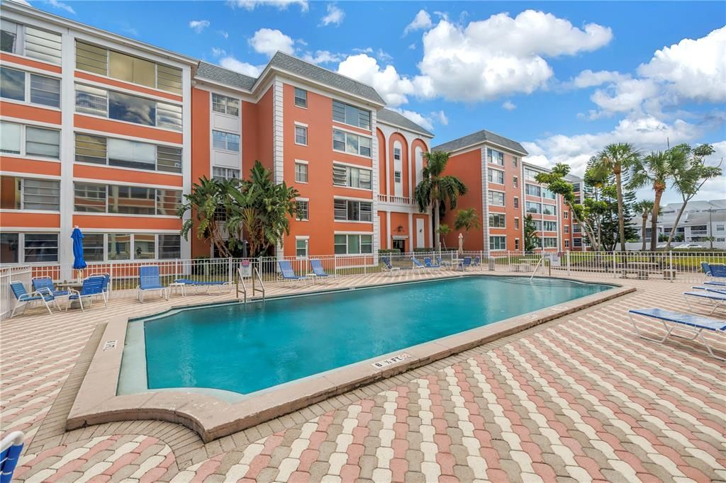 Под контрактом: $165,000 (2 спален, 2 ванн, 1050 Квадратных фут)