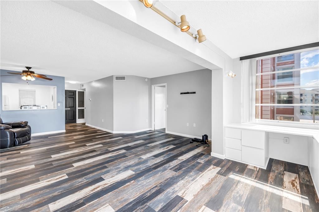 Под контрактом: $165,000 (2 спален, 2 ванн, 1050 Квадратных фут)