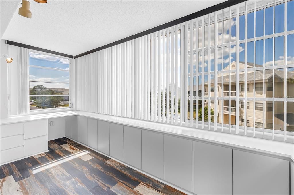 Под контрактом: $165,000 (2 спален, 2 ванн, 1050 Квадратных фут)