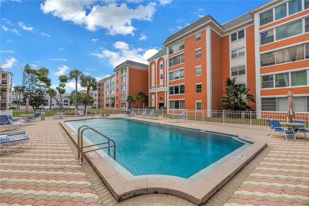 Под контрактом: $165,000 (2 спален, 2 ванн, 1050 Квадратных фут)