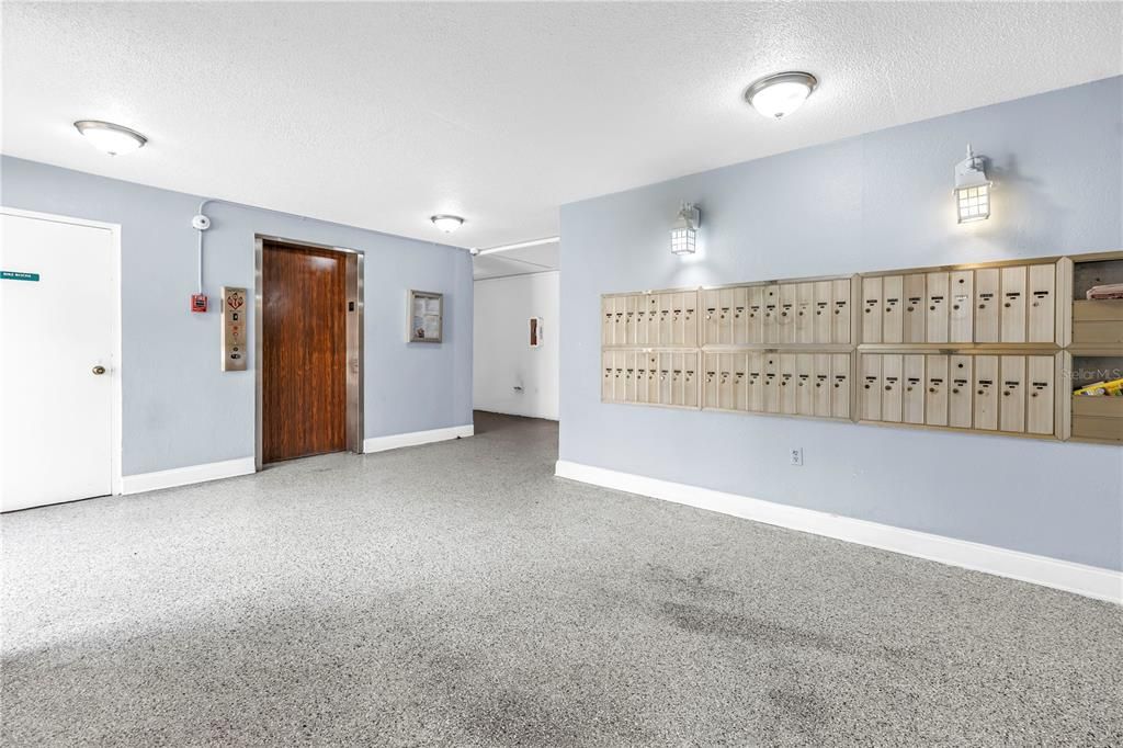 Под контрактом: $165,000 (2 спален, 2 ванн, 1050 Квадратных фут)