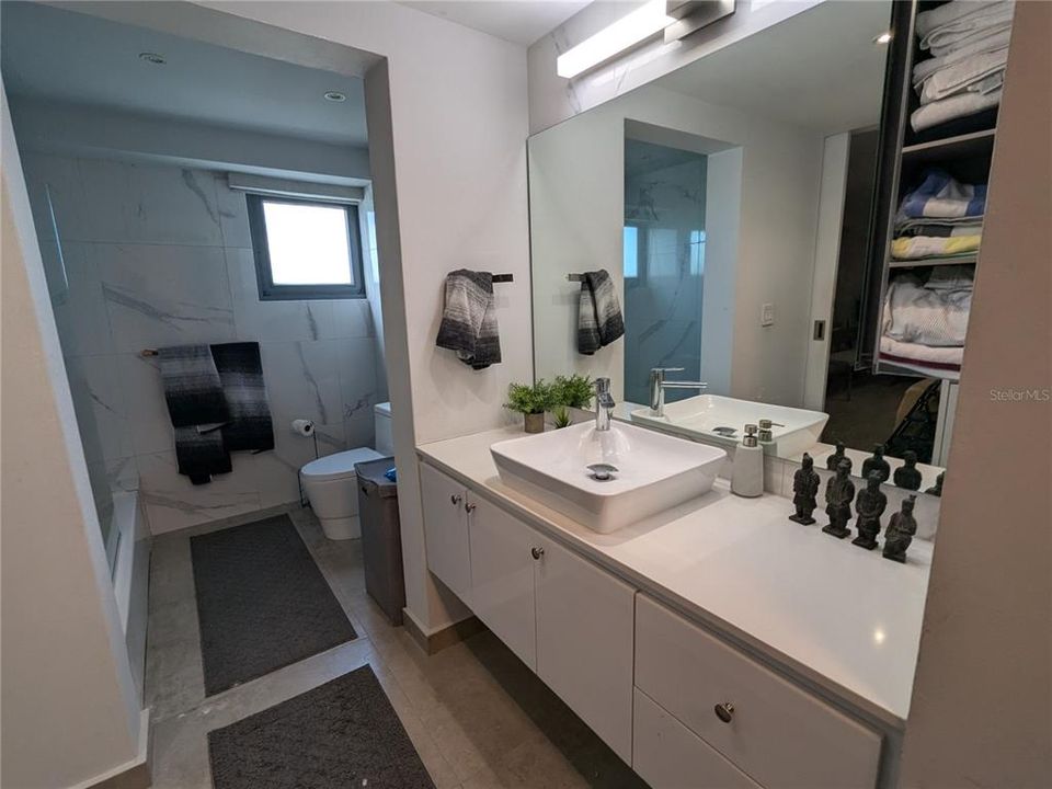 For Sale: $1,975,000 (3 beds, 3 baths, 2407 Square Feet)