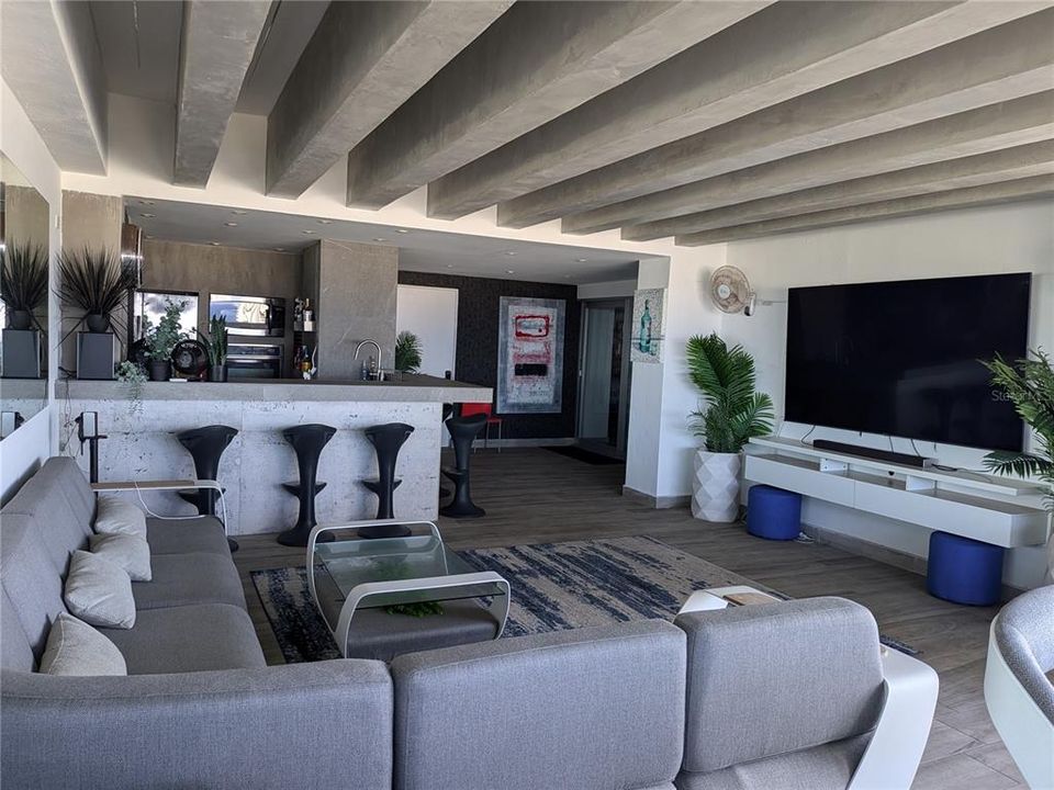 For Sale: $1,975,000 (3 beds, 3 baths, 2407 Square Feet)