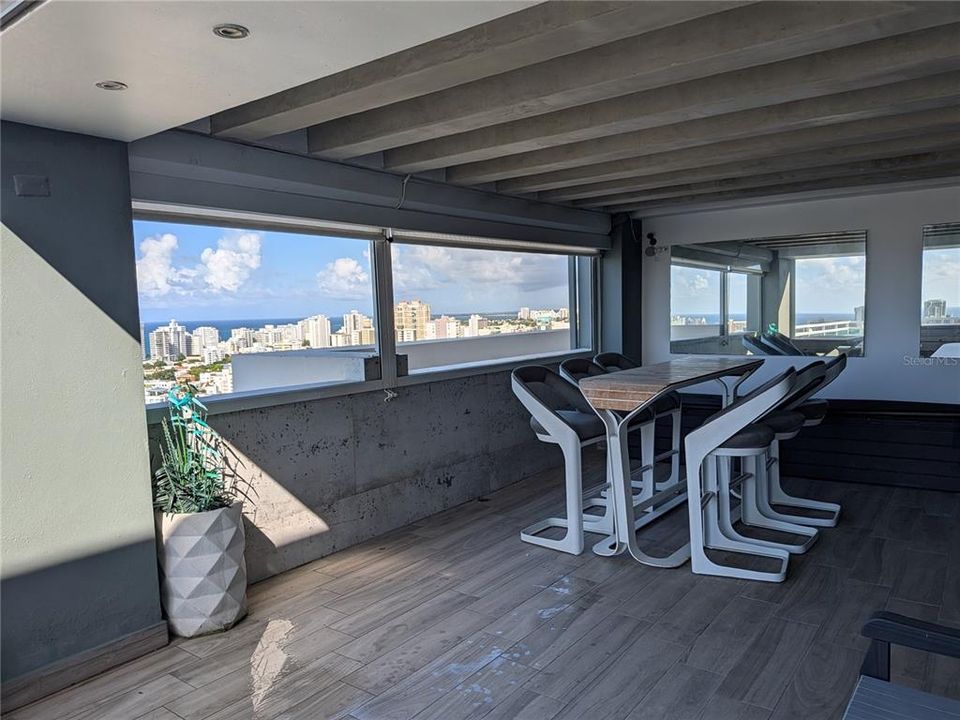 For Sale: $1,975,000 (3 beds, 3 baths, 2407 Square Feet)