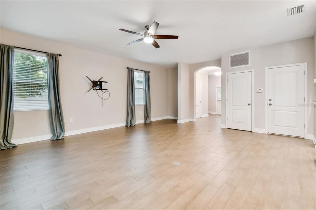 For Rent: $4,500 (4 beds, 2 baths, 2262 Square Feet)