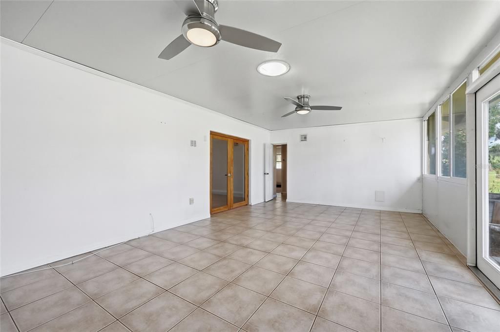 Activo con contrato: $425,000 (3 camas, 2 baños, 2067 Pies cuadrados)