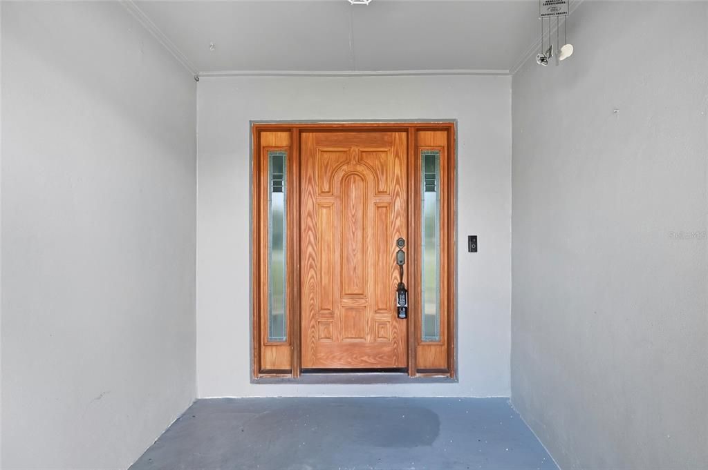 Activo con contrato: $425,000 (3 camas, 2 baños, 2067 Pies cuadrados)