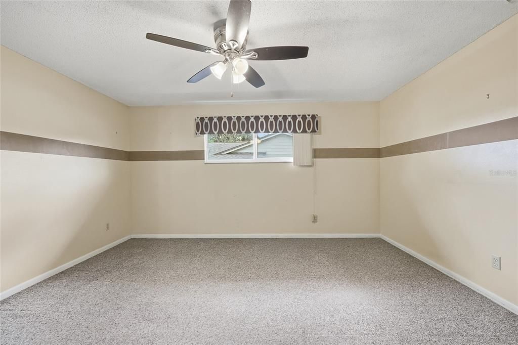 Activo con contrato: $425,000 (3 camas, 2 baños, 2067 Pies cuadrados)