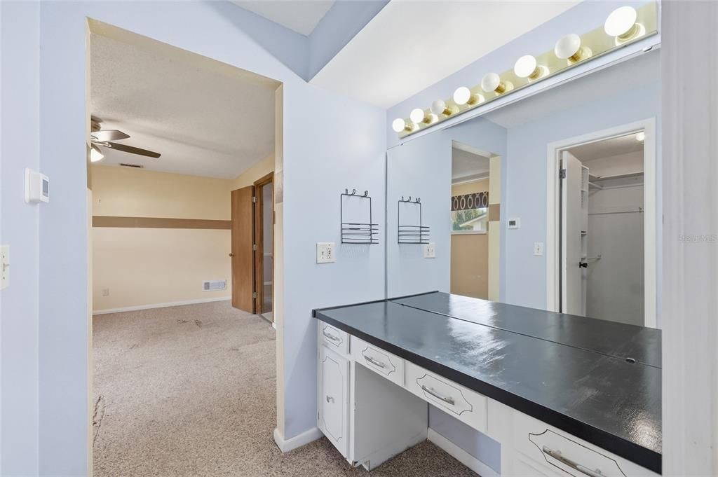 Activo con contrato: $425,000 (3 camas, 2 baños, 2067 Pies cuadrados)