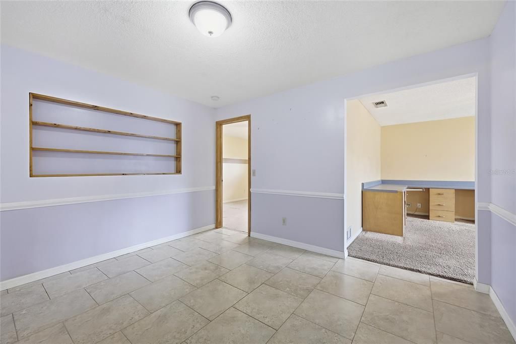 Activo con contrato: $425,000 (3 camas, 2 baños, 2067 Pies cuadrados)