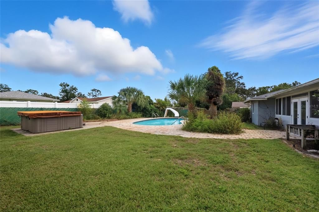 Activo con contrato: $425,000 (3 camas, 2 baños, 2067 Pies cuadrados)