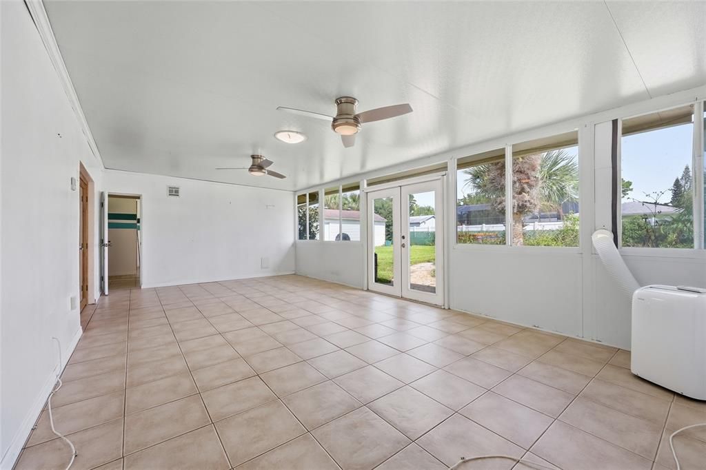 Activo con contrato: $425,000 (3 camas, 2 baños, 2067 Pies cuadrados)