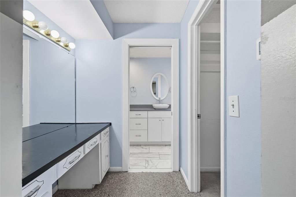 Activo con contrato: $425,000 (3 camas, 2 baños, 2067 Pies cuadrados)