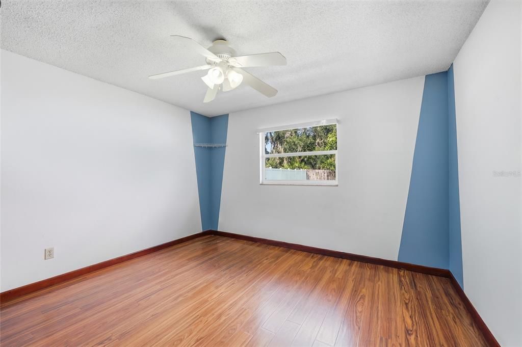 Activo con contrato: $425,000 (3 camas, 2 baños, 2067 Pies cuadrados)