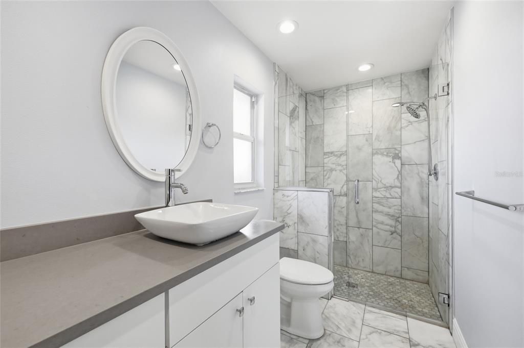 Activo con contrato: $425,000 (3 camas, 2 baños, 2067 Pies cuadrados)