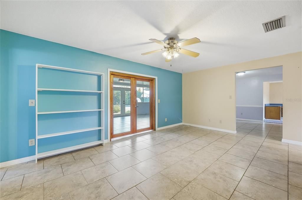 Activo con contrato: $425,000 (3 camas, 2 baños, 2067 Pies cuadrados)