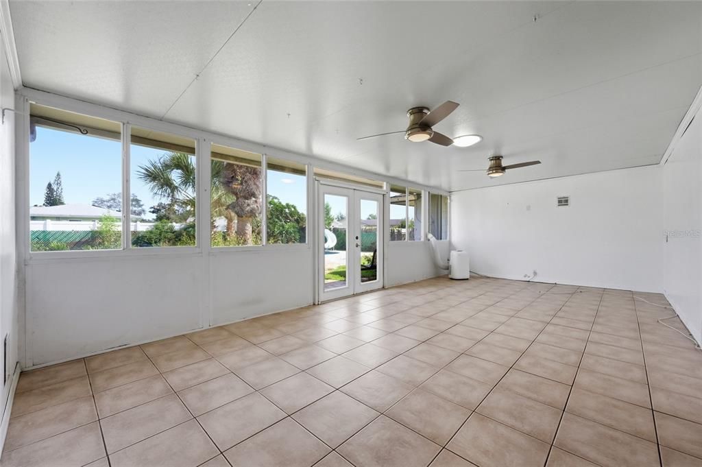 Activo con contrato: $425,000 (3 camas, 2 baños, 2067 Pies cuadrados)