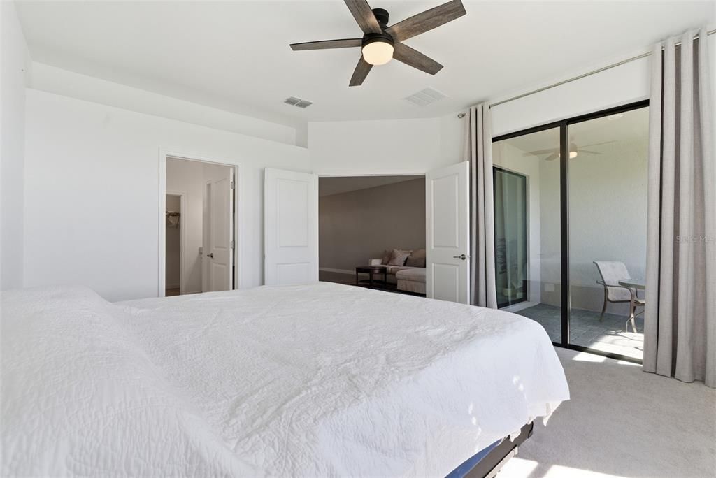 Activo con contrato: $410,000 (2 camas, 2 baños, 1557 Pies cuadrados)