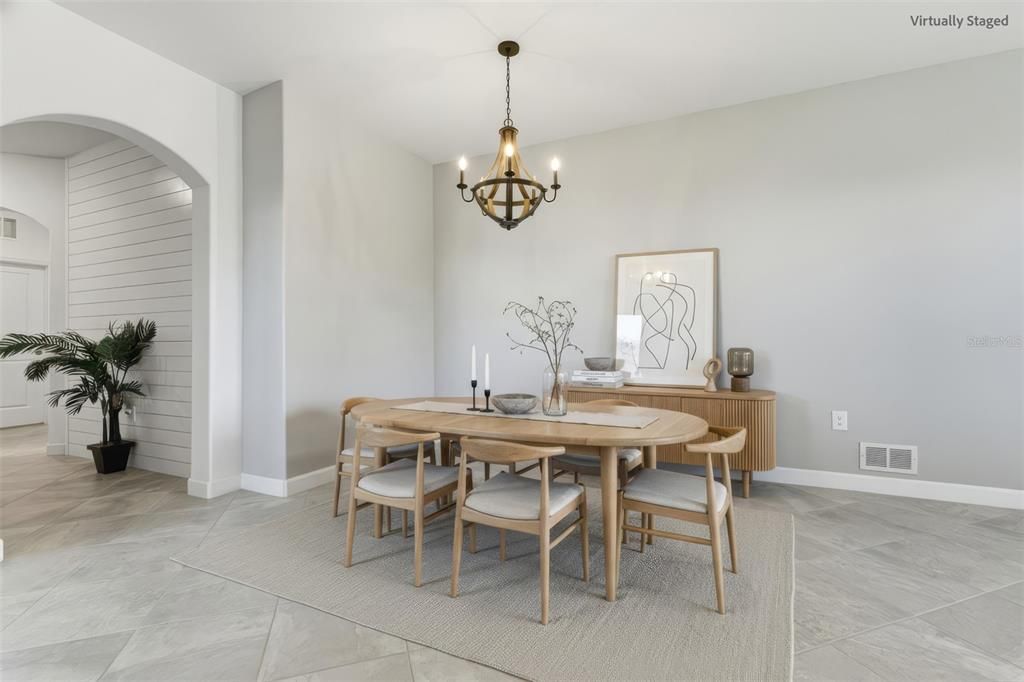 Activo con contrato: $410,000 (2 camas, 2 baños, 1557 Pies cuadrados)