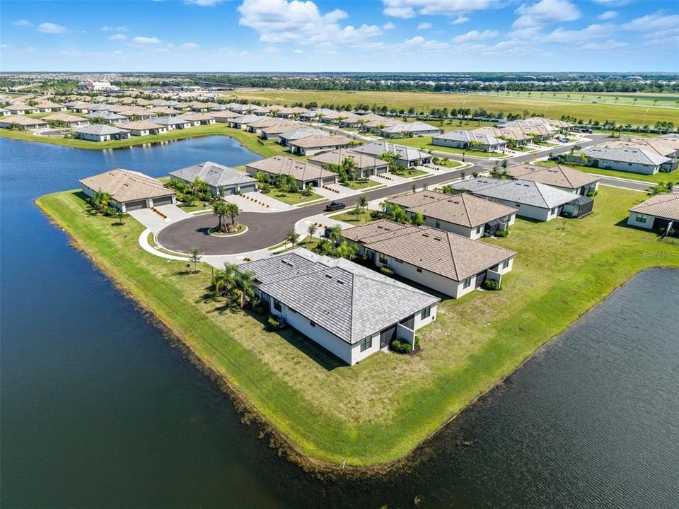 Activo con contrato: $410,000 (2 camas, 2 baños, 1557 Pies cuadrados)