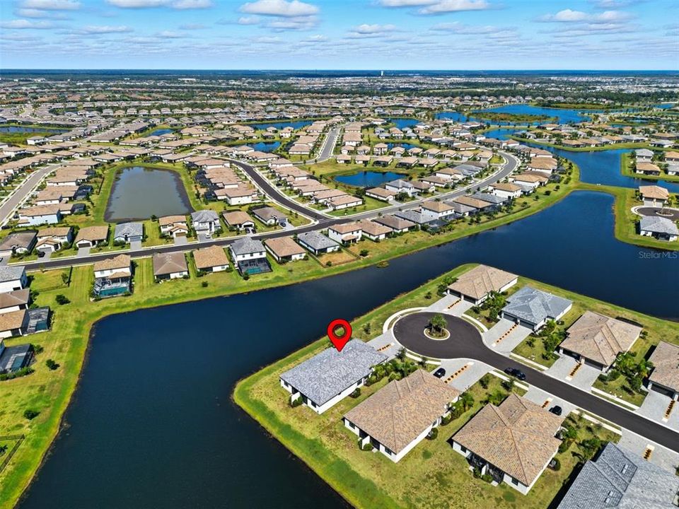 Activo con contrato: $410,000 (2 camas, 2 baños, 1557 Pies cuadrados)