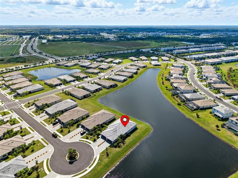 Activo con contrato: $410,000 (2 camas, 2 baños, 1557 Pies cuadrados)