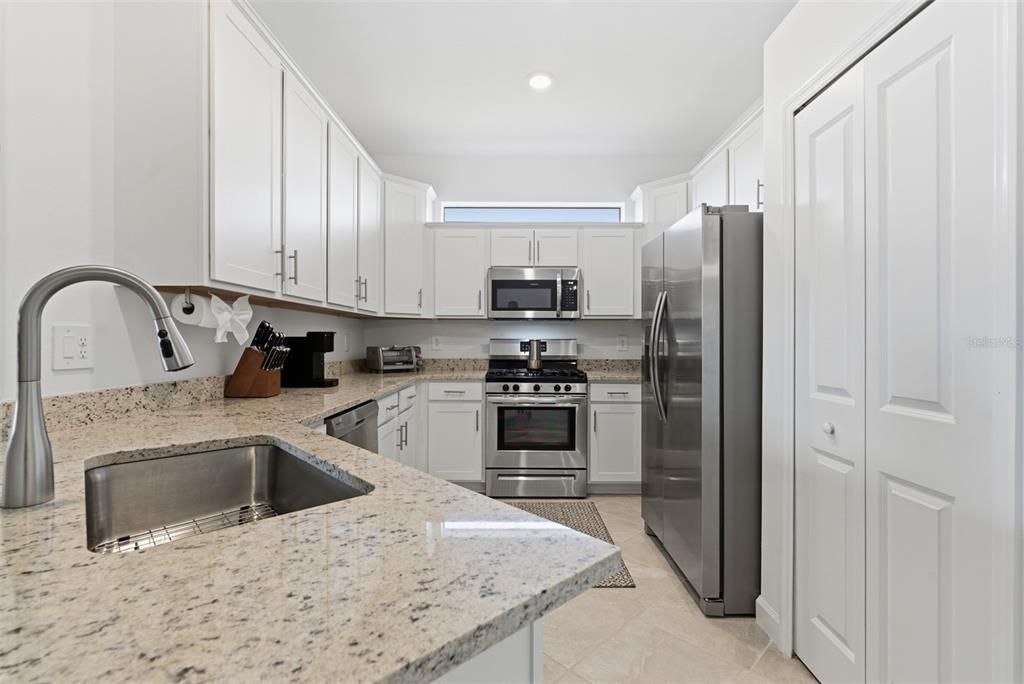 Activo con contrato: $410,000 (2 camas, 2 baños, 1557 Pies cuadrados)