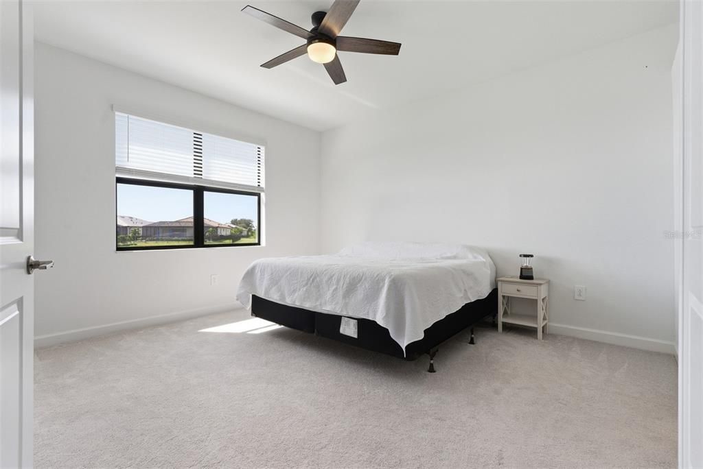 Activo con contrato: $410,000 (2 camas, 2 baños, 1557 Pies cuadrados)