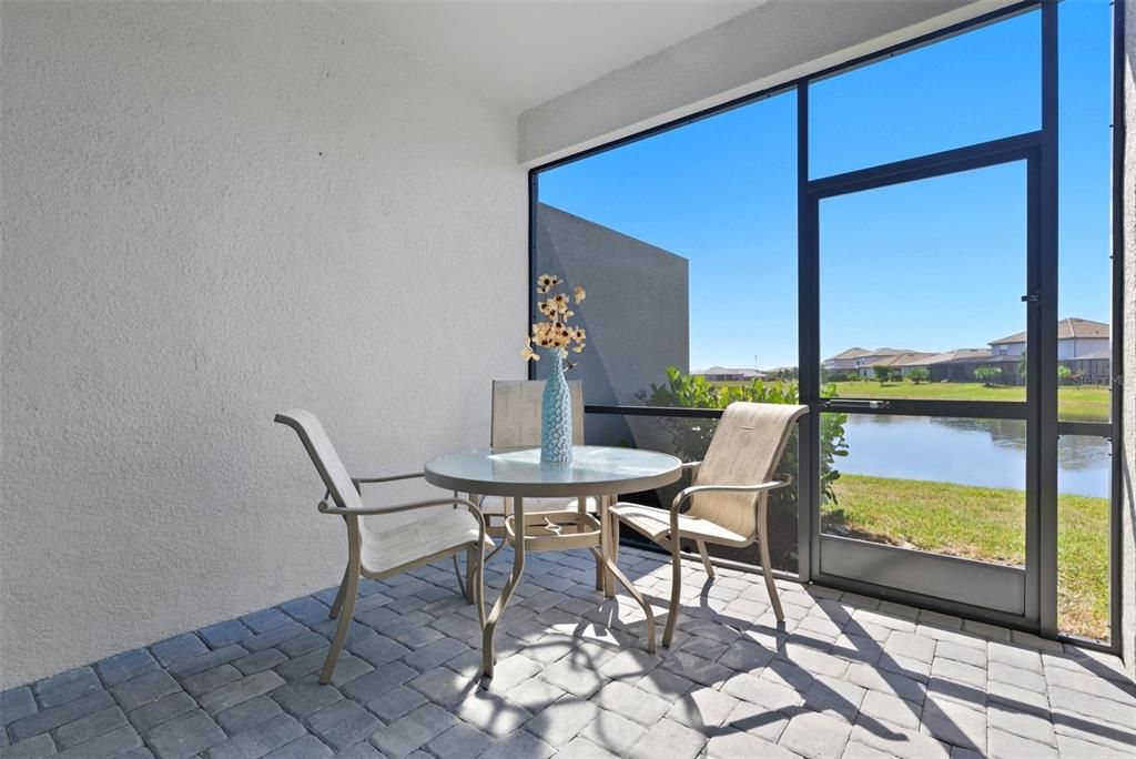 Activo con contrato: $410,000 (2 camas, 2 baños, 1557 Pies cuadrados)