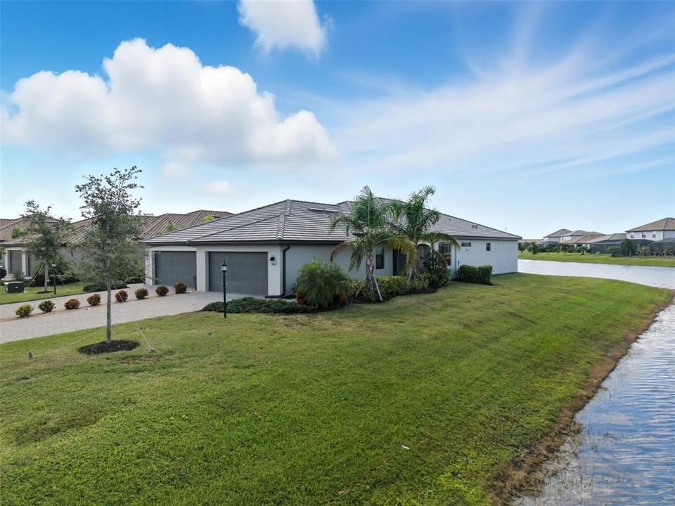 Activo con contrato: $410,000 (2 camas, 2 baños, 1557 Pies cuadrados)