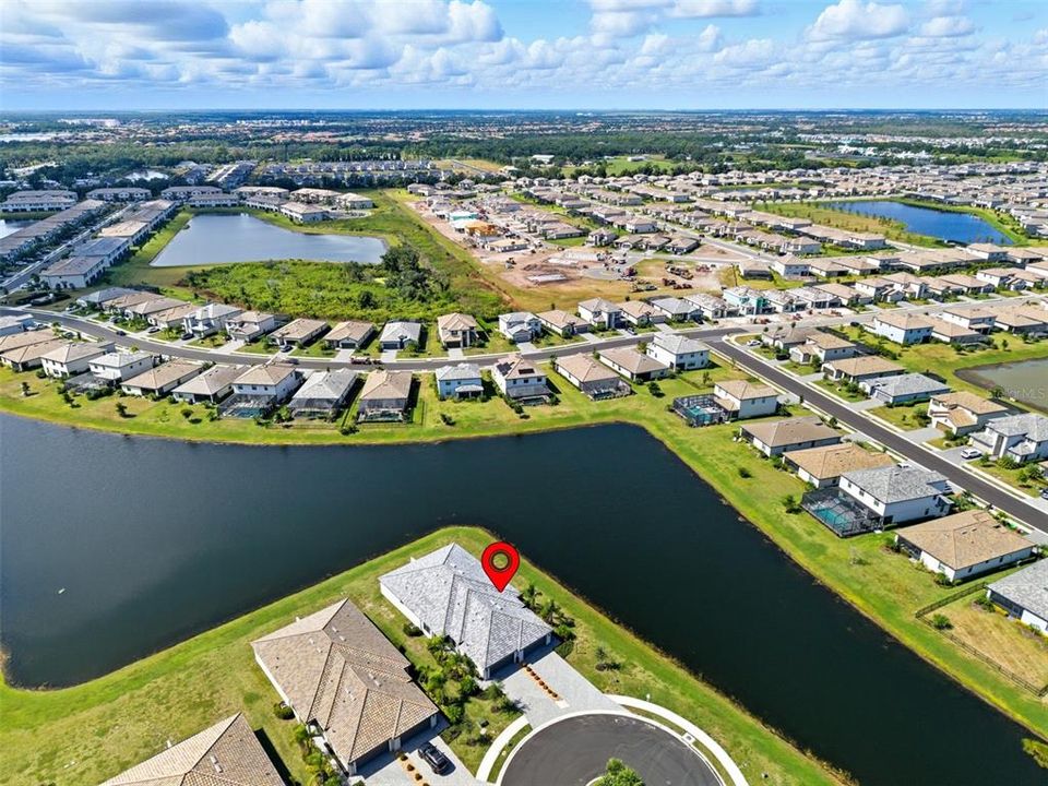 Activo con contrato: $410,000 (2 camas, 2 baños, 1557 Pies cuadrados)