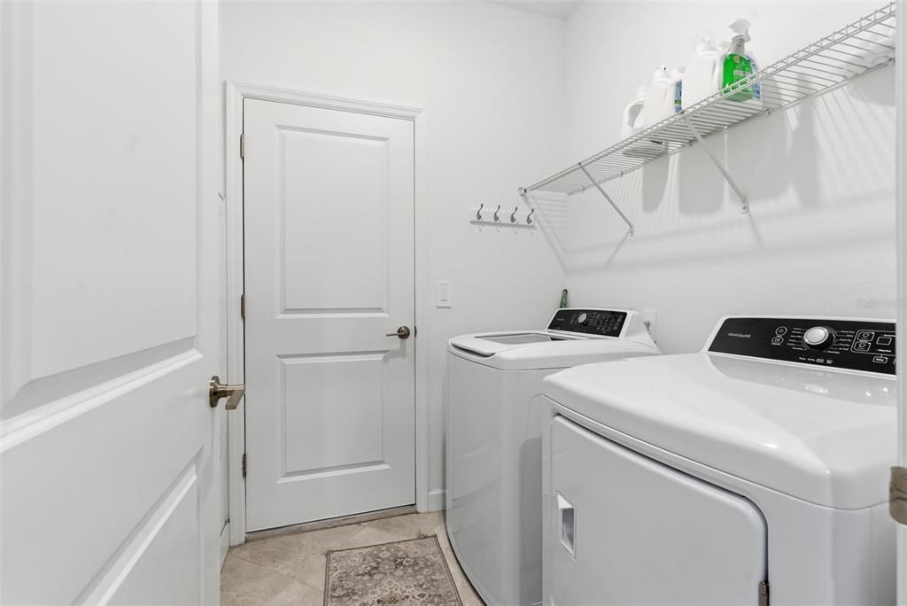 Activo con contrato: $410,000 (2 camas, 2 baños, 1557 Pies cuadrados)